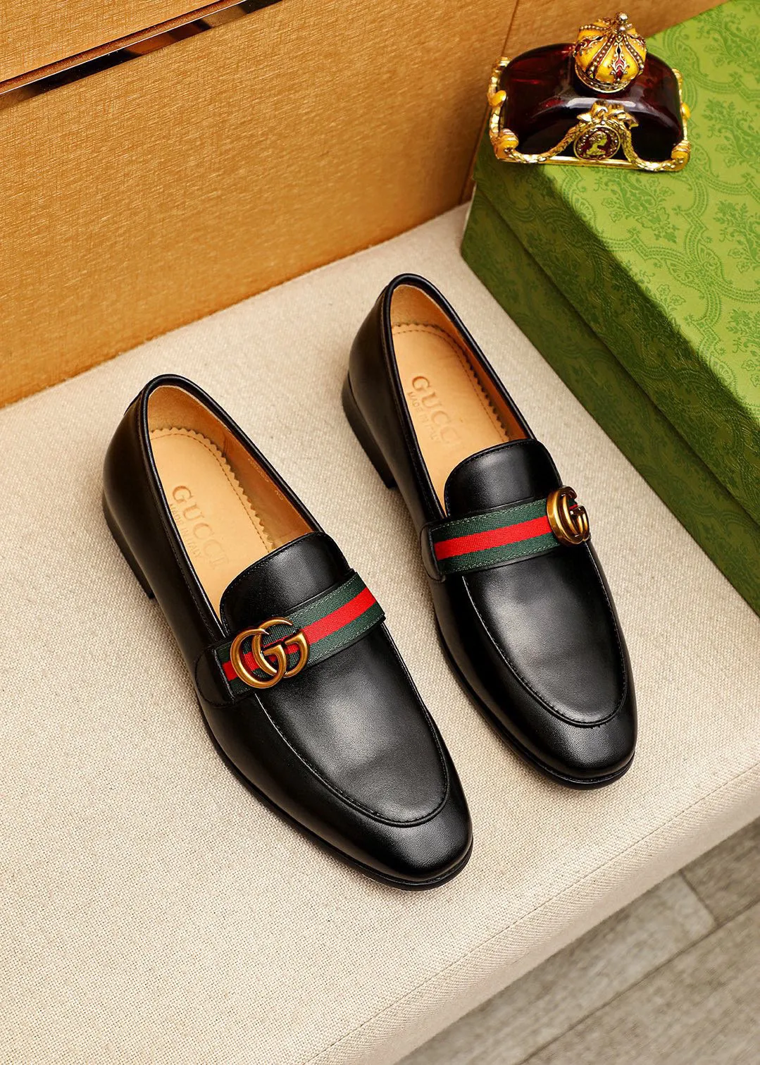 Men's shoes 💰400 💐 Product trademark: GUCCI "Gucci" casual leather shoes Regular size: 38-44 (45🉑️customized) Product materials: Selected imported first-layer calfskin upper + luxury hardware buckle, imported cowhide leather lining. Strong three-dimensional visual effect, rubber outsole Color: 2⃣️colors available